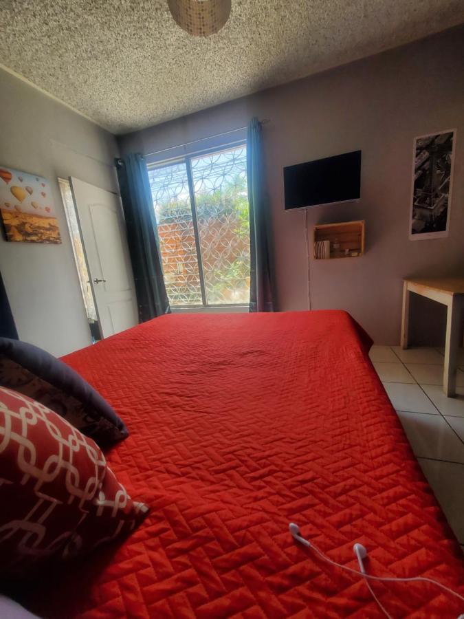 Hostal De Lucca Guatemala City Екстер'єр фото