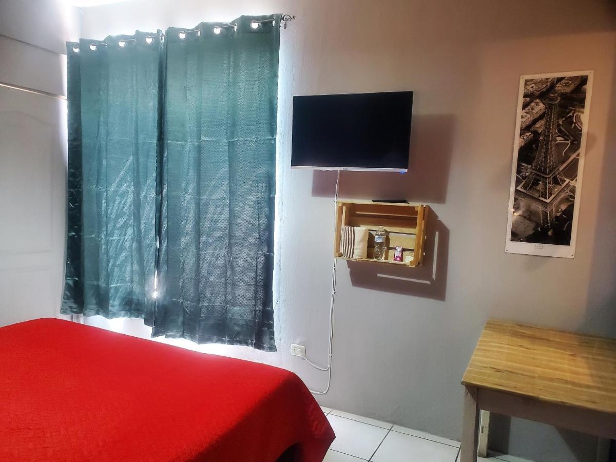 Hostal De Lucca Guatemala City Екстер'єр фото