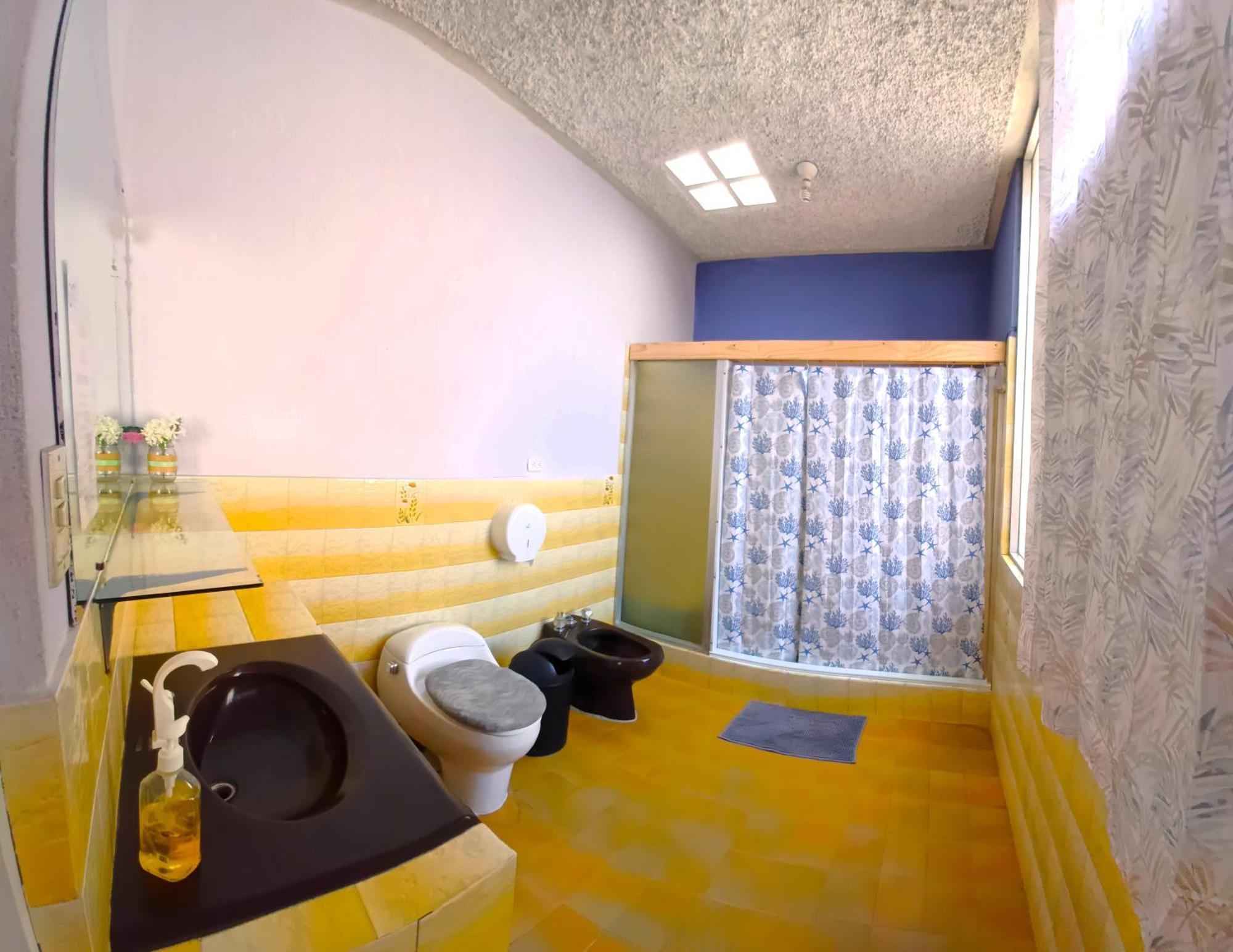 Hostal De Lucca Guatemala City Екстер'єр фото