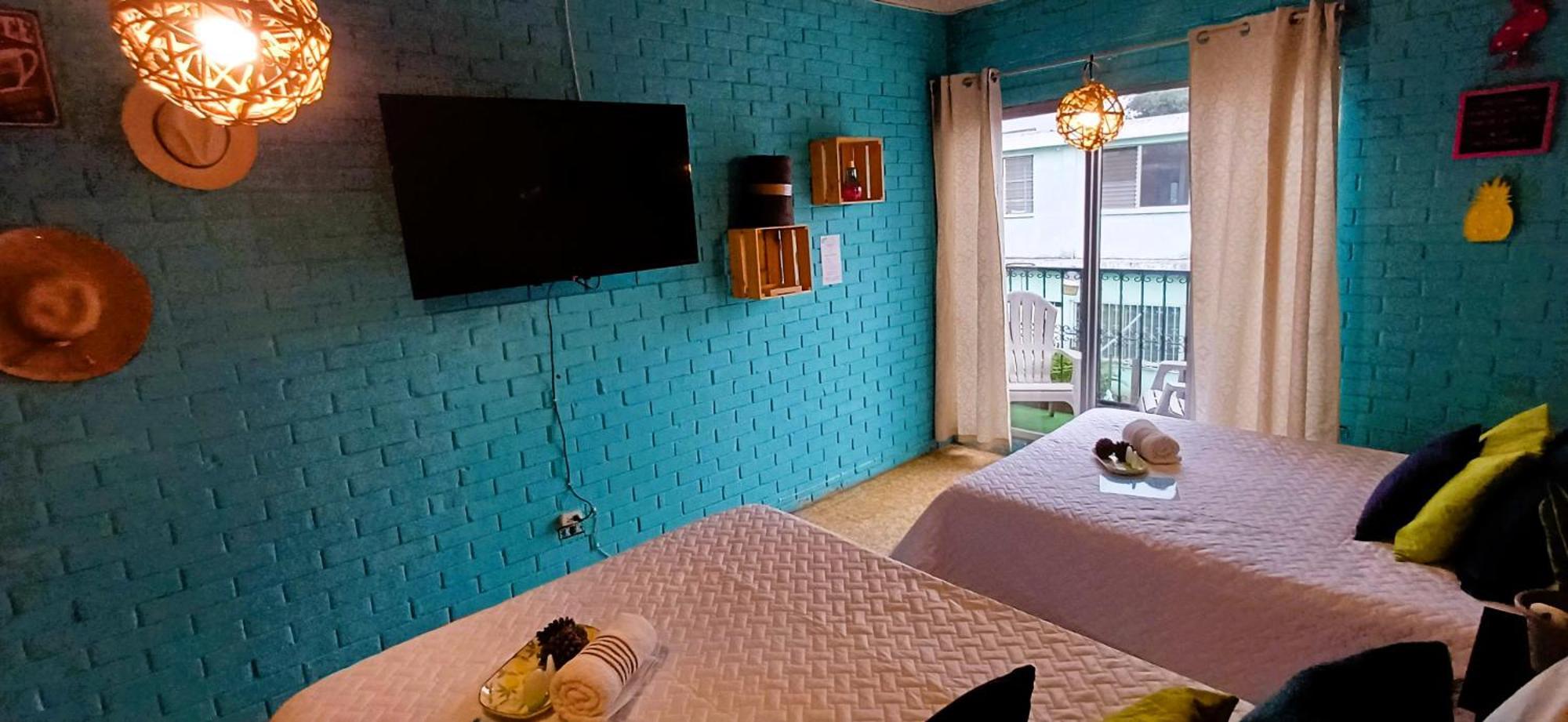 Hostal De Lucca Guatemala City Екстер'єр фото