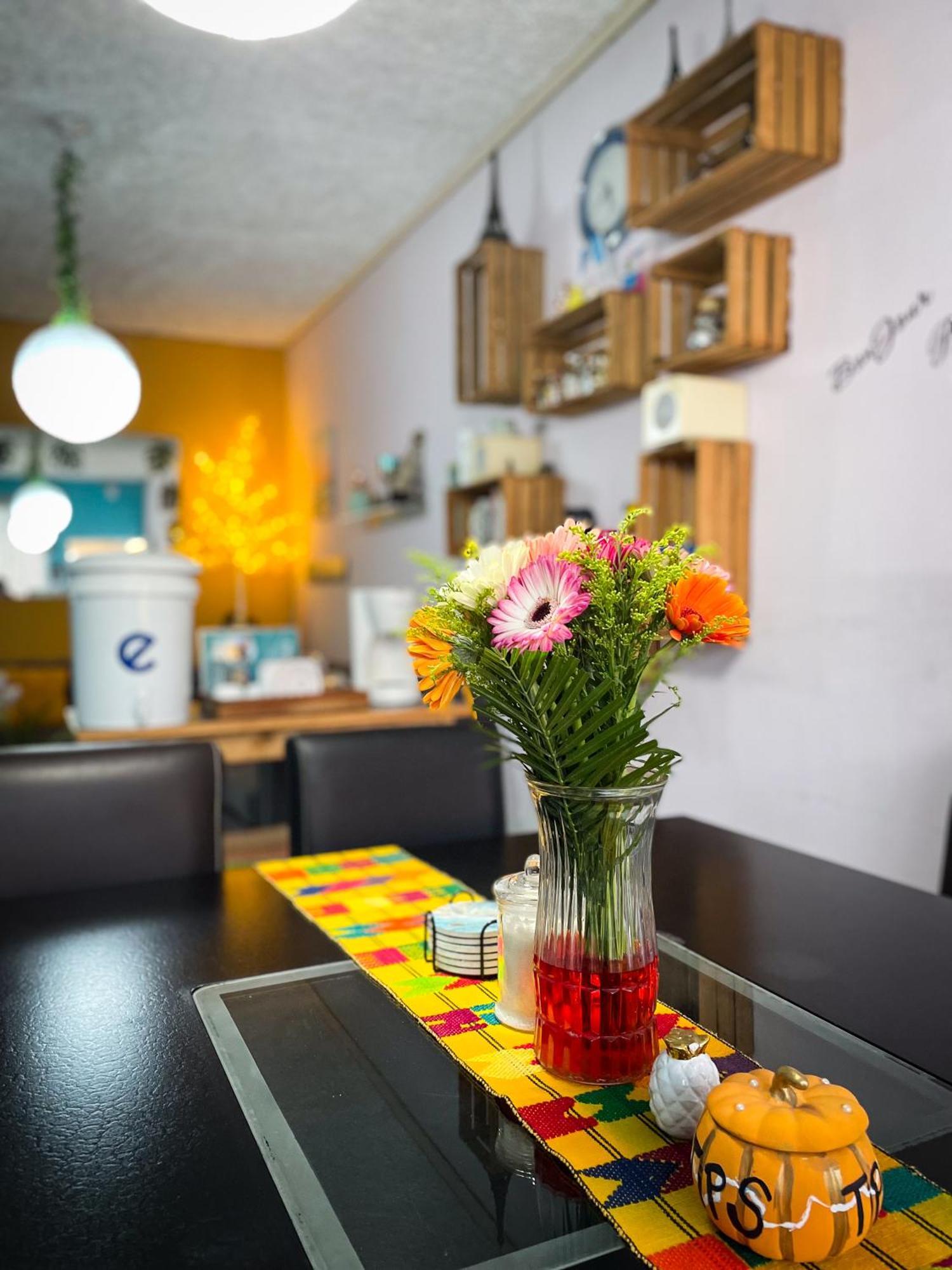 Hostal De Lucca Guatemala City Екстер'єр фото