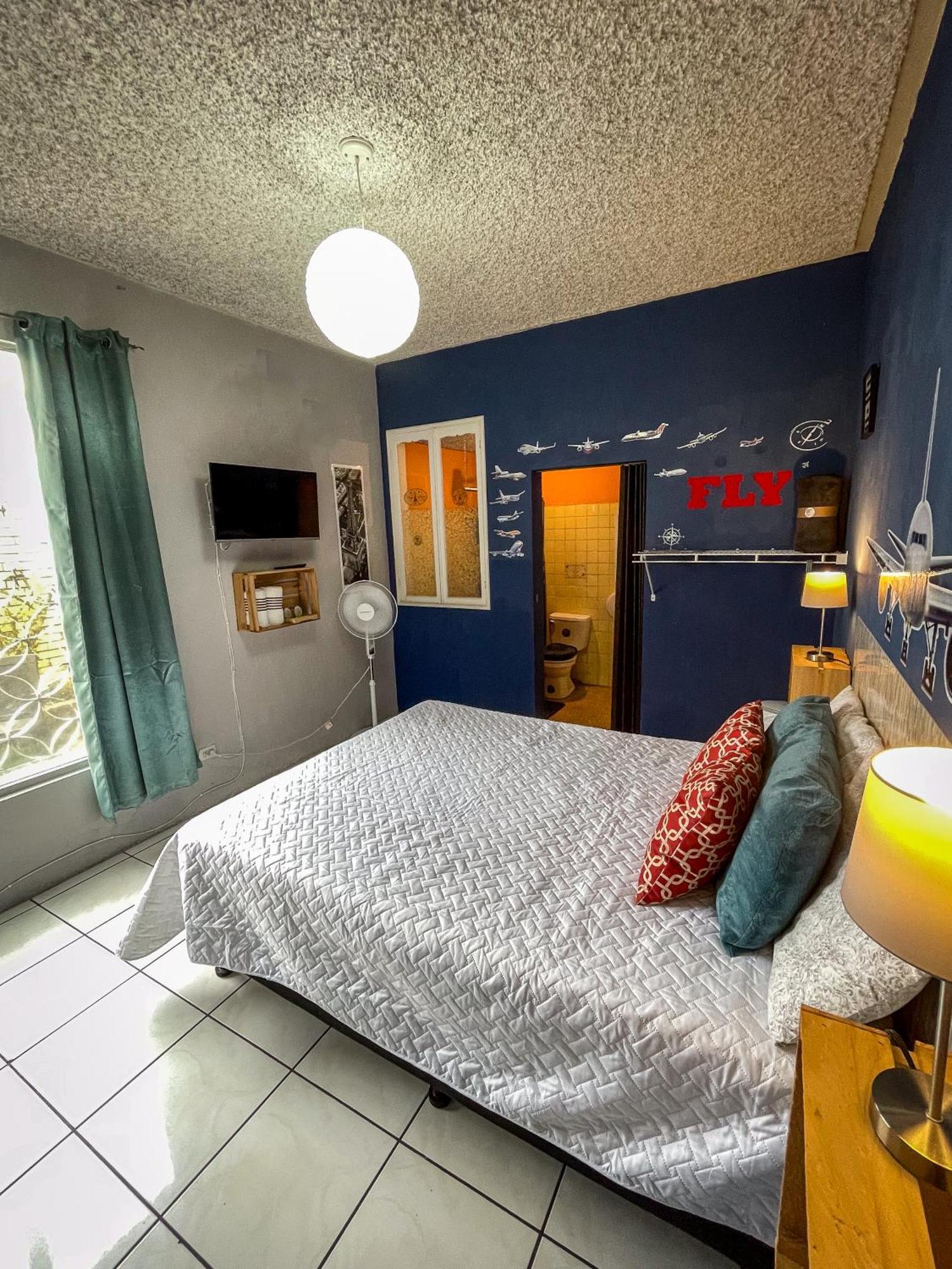 Hostal De Lucca Guatemala City Екстер'єр фото