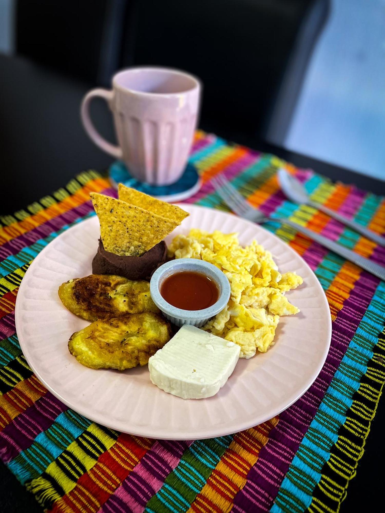 Hostal De Lucca Guatemala City Екстер'єр фото