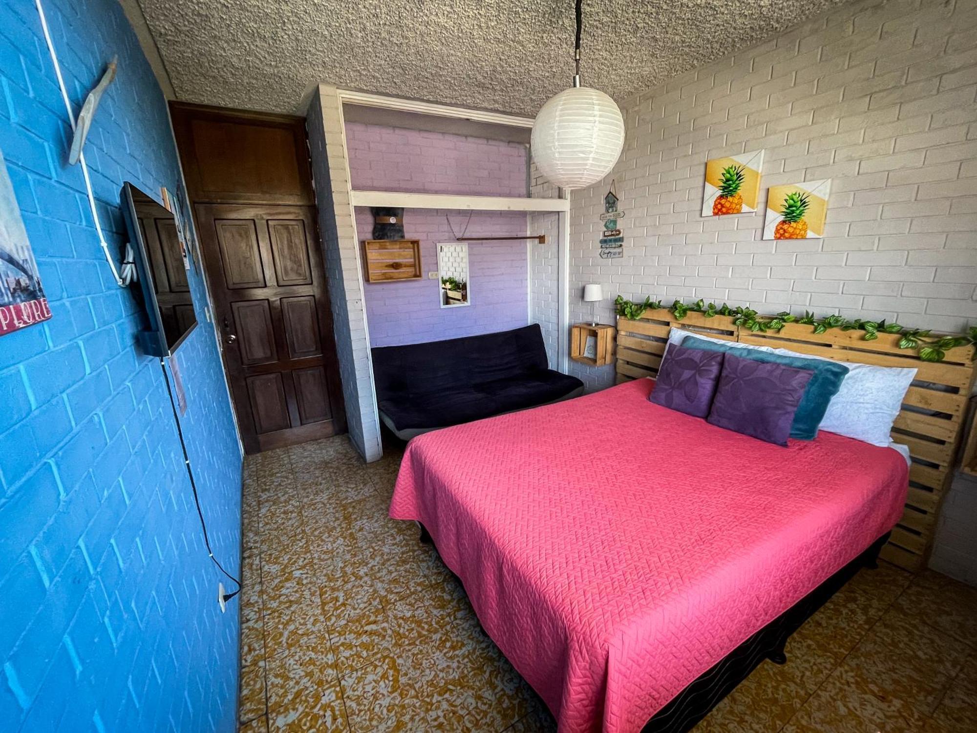Hostal De Lucca Guatemala City Екстер'єр фото