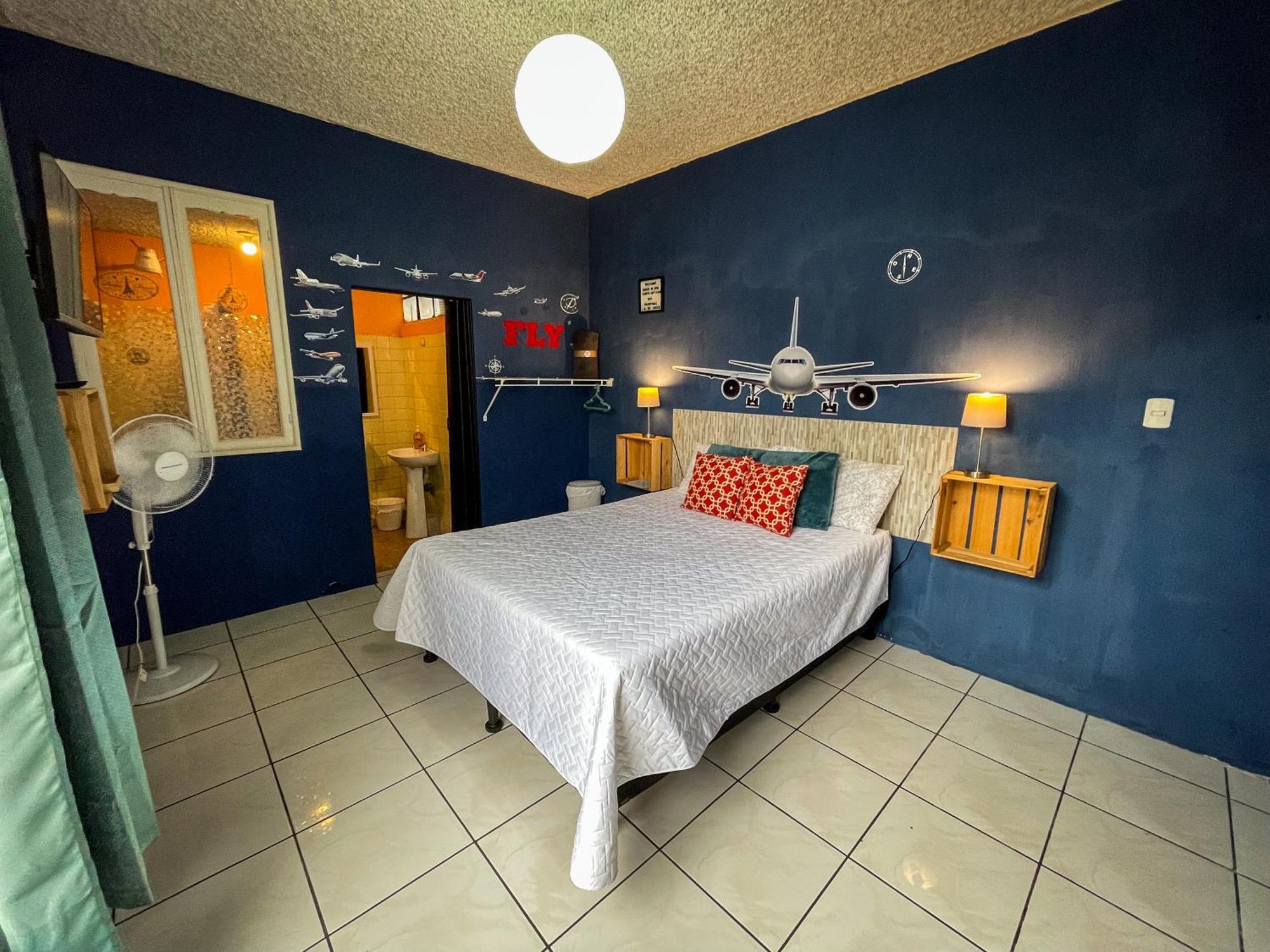 Hostal De Lucca Guatemala City Екстер'єр фото